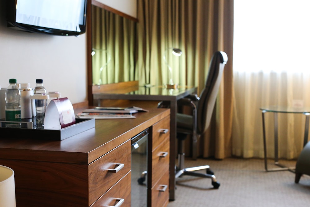 

Venezia - Manchester Airport - Crowne Plaza Manchester Airport
