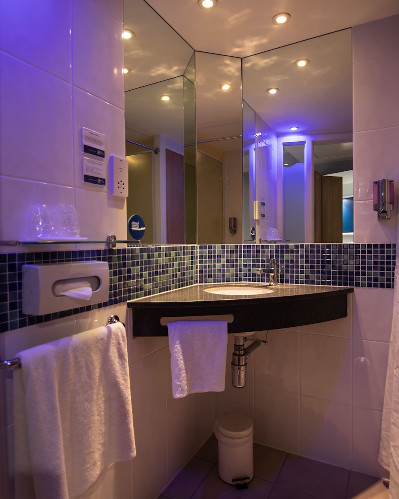 

Trieste - Stansted - Holiday Inn Express London - Stansted Airport