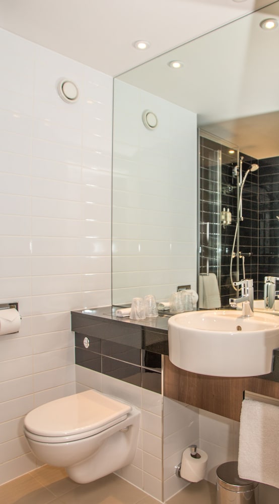 

Bologna - Staines - Holiday Inn Express London - Heathrow T5