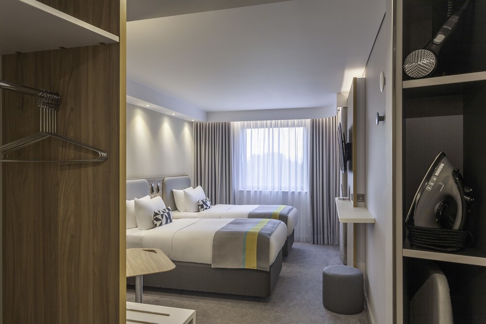 

Cagliari - Dublino - Holiday Inn Express Dublin Airport