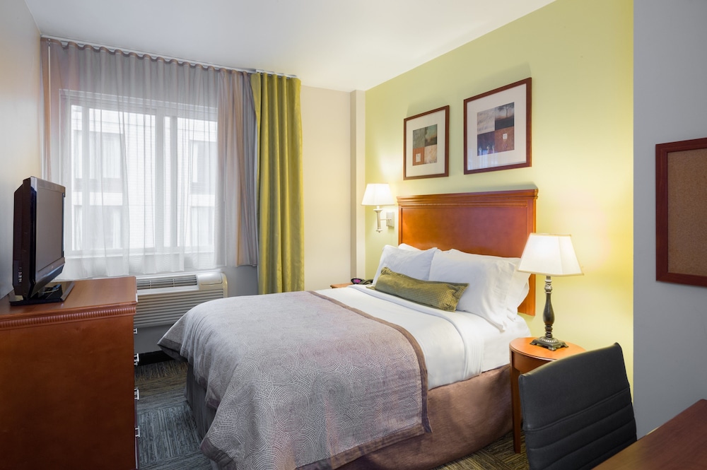 

Bologna - Long Island City - Candlewood Suites NEW YORK CITY- TIMES SQUARE