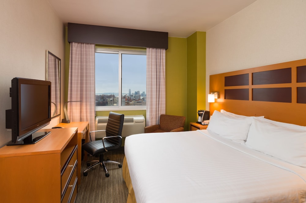 

Roma - Jersey City - Holiday Inn Express New York City Times Square
