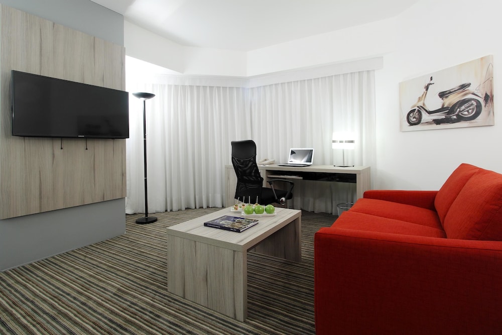 Suite, junior, city view