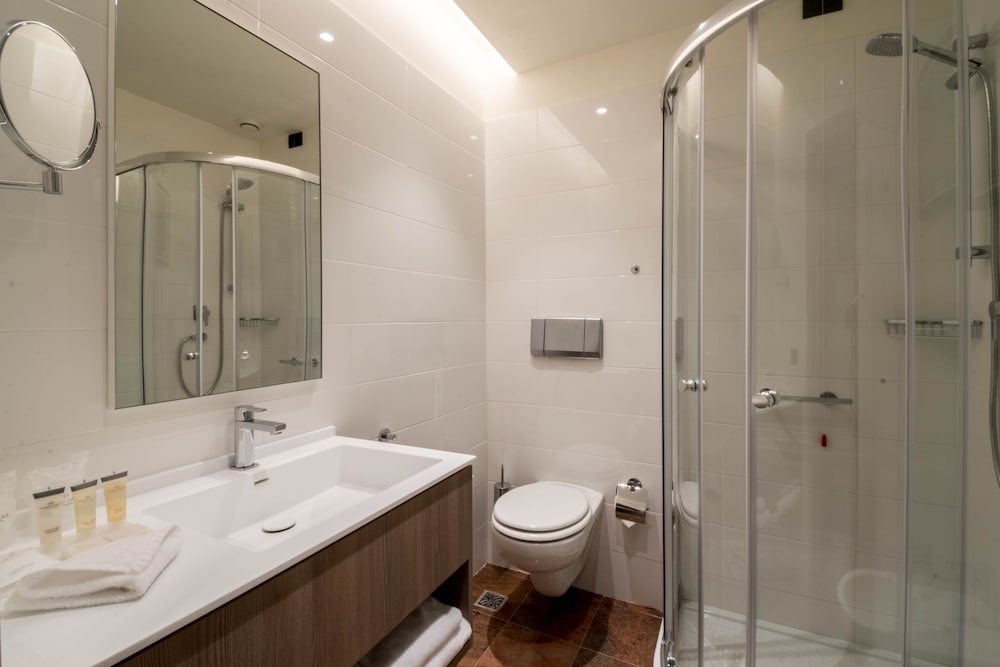 

Napoli - Pieve Emanuele - Crowne Plaza Milan - Linate