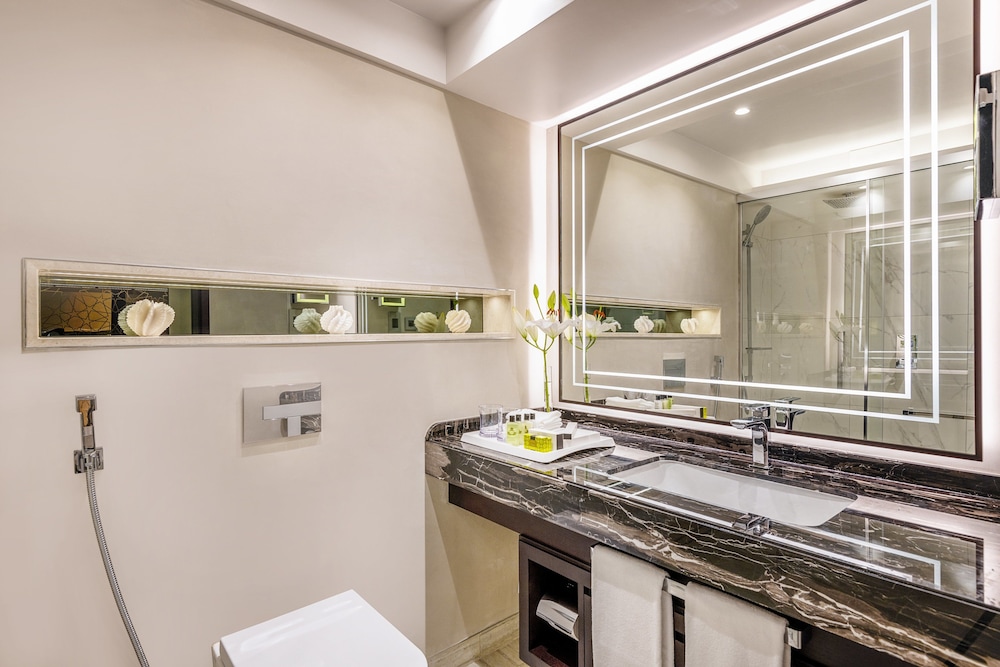 

Roma - Ruwī - InterContinental Hotels Muscat