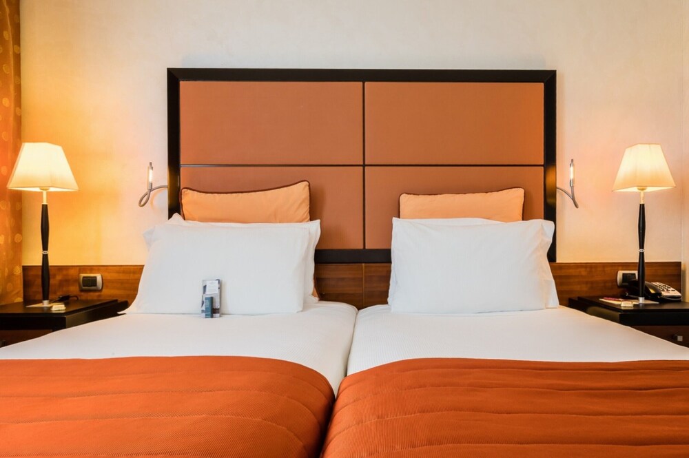 

Napoli - Oleggio - Crowne Plaza Milan - Malpensa Airport