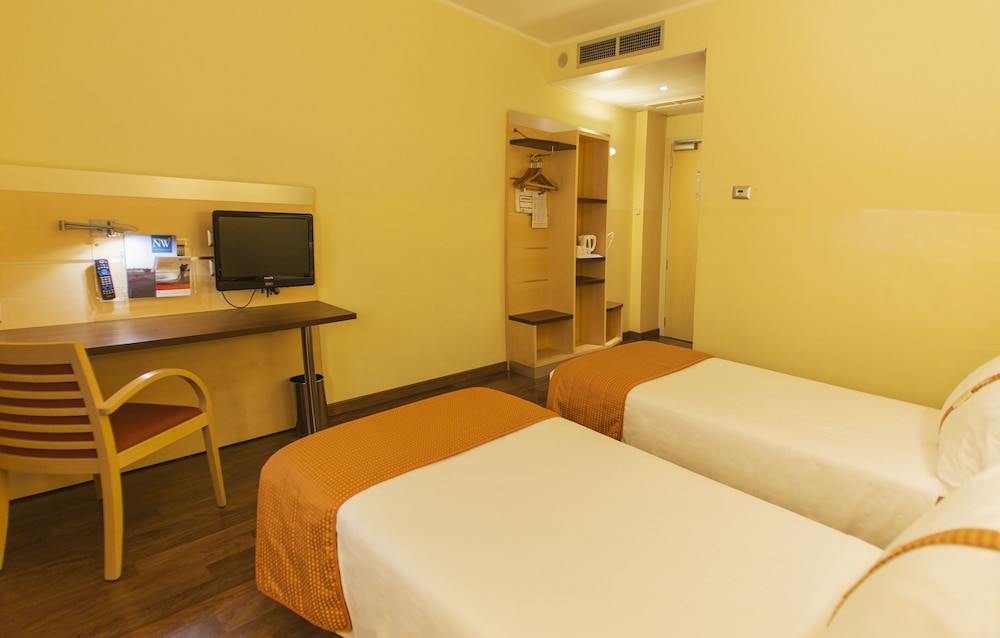 

Palermo - Arsago Seprio - Holiday Inn Express Milan - Malpensa Airport