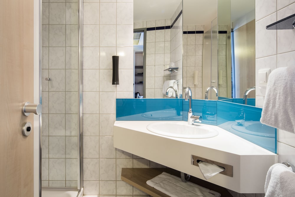 

Genova - Aschheim - Holiday Inn Express Munich - Messe