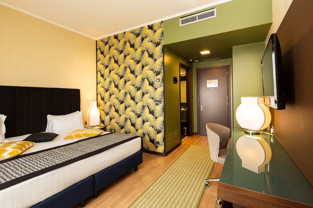 

Napoli - Torino - Holiday Inn Turin - Corso Francia