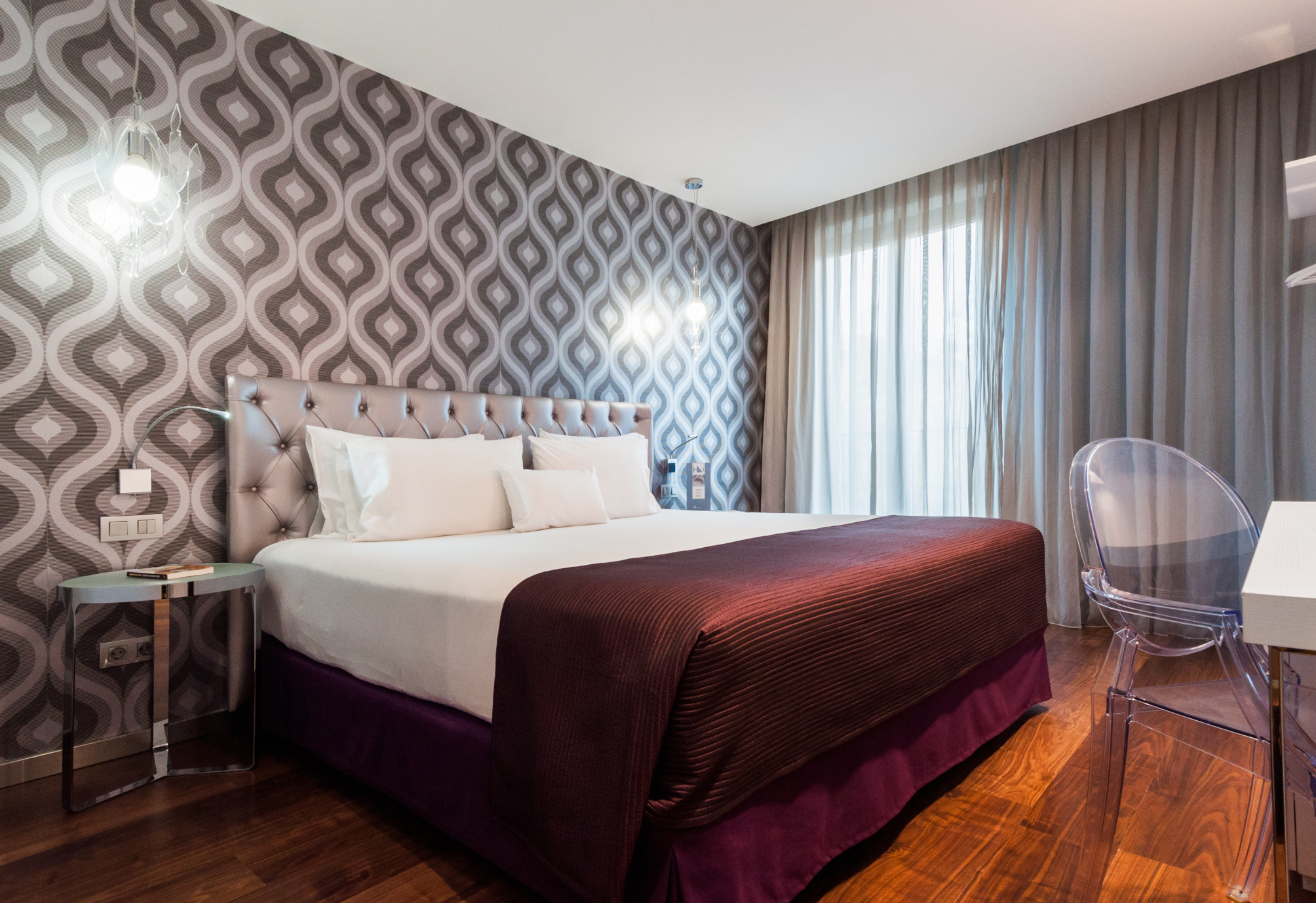 Standard twin/double room with view