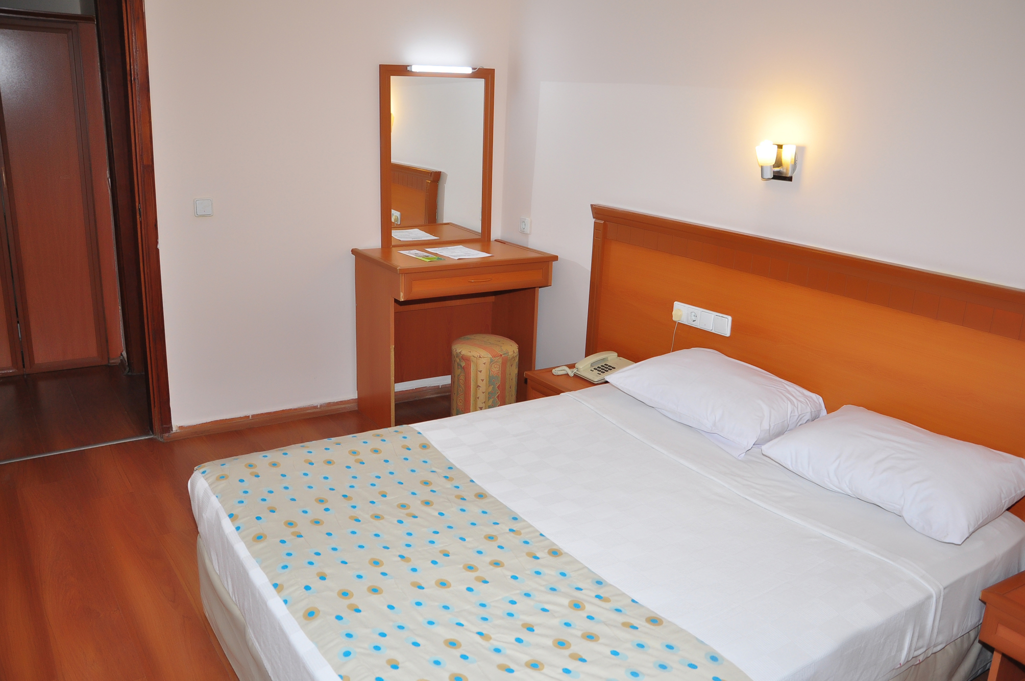 

Verona - Side - Cinar Family Suite Hotel