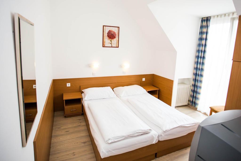 

Cagliari - Vienna - Hotel Geblergasse