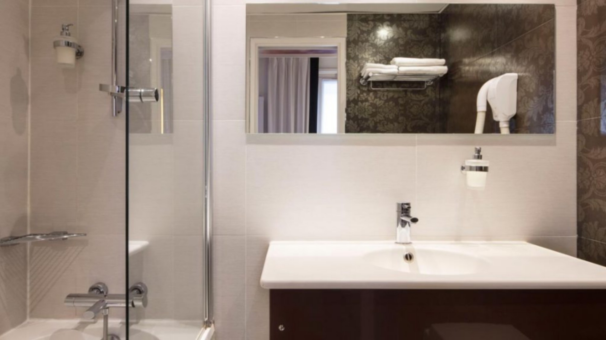 

Roma - Châtillon (Ile-de-France) - Nouvel Hotel Eiffel