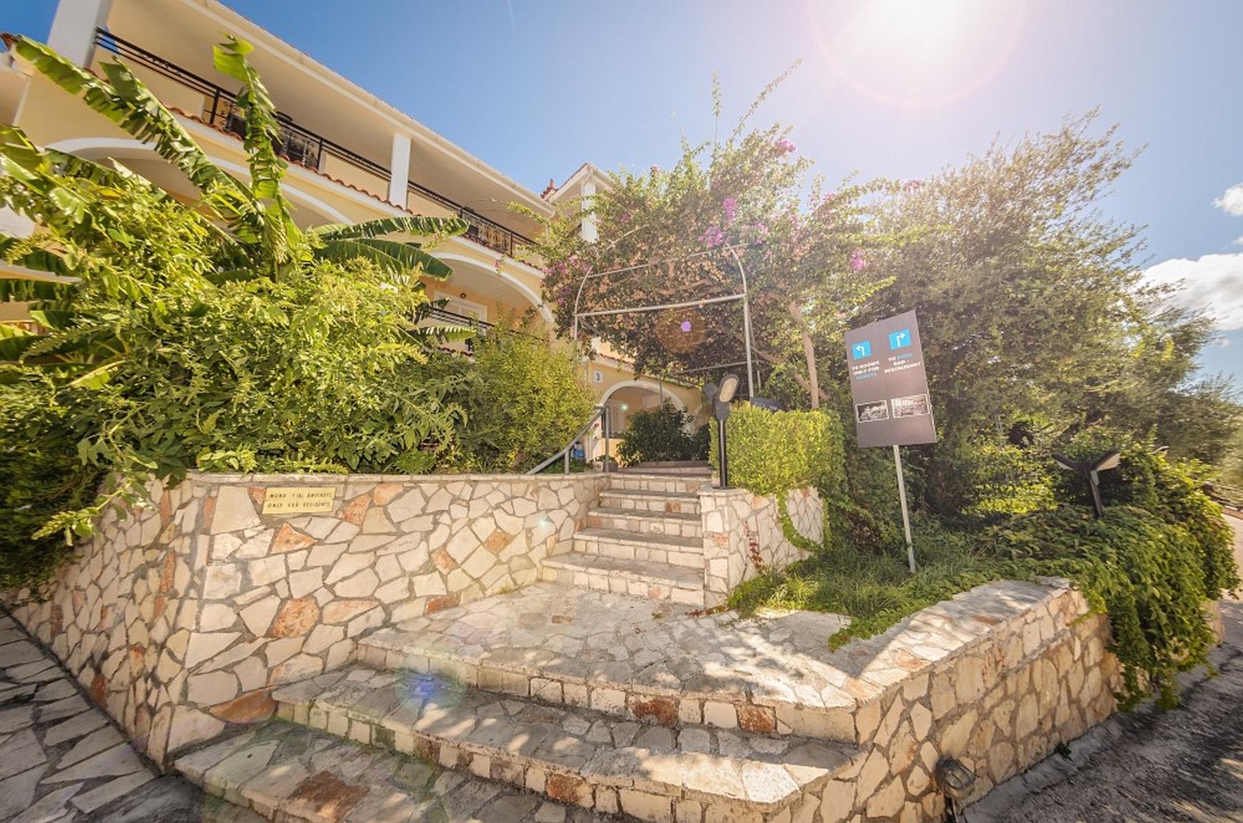 

Bari - Agios Kirikos - Zante Palace