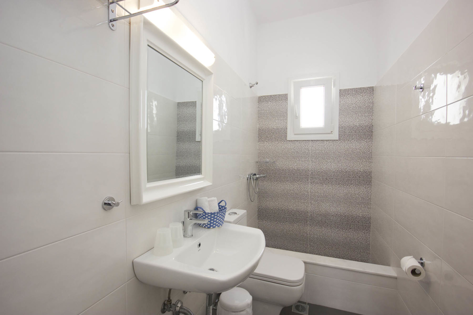 

Cagliari - Klouvas - Anixi Hotel
