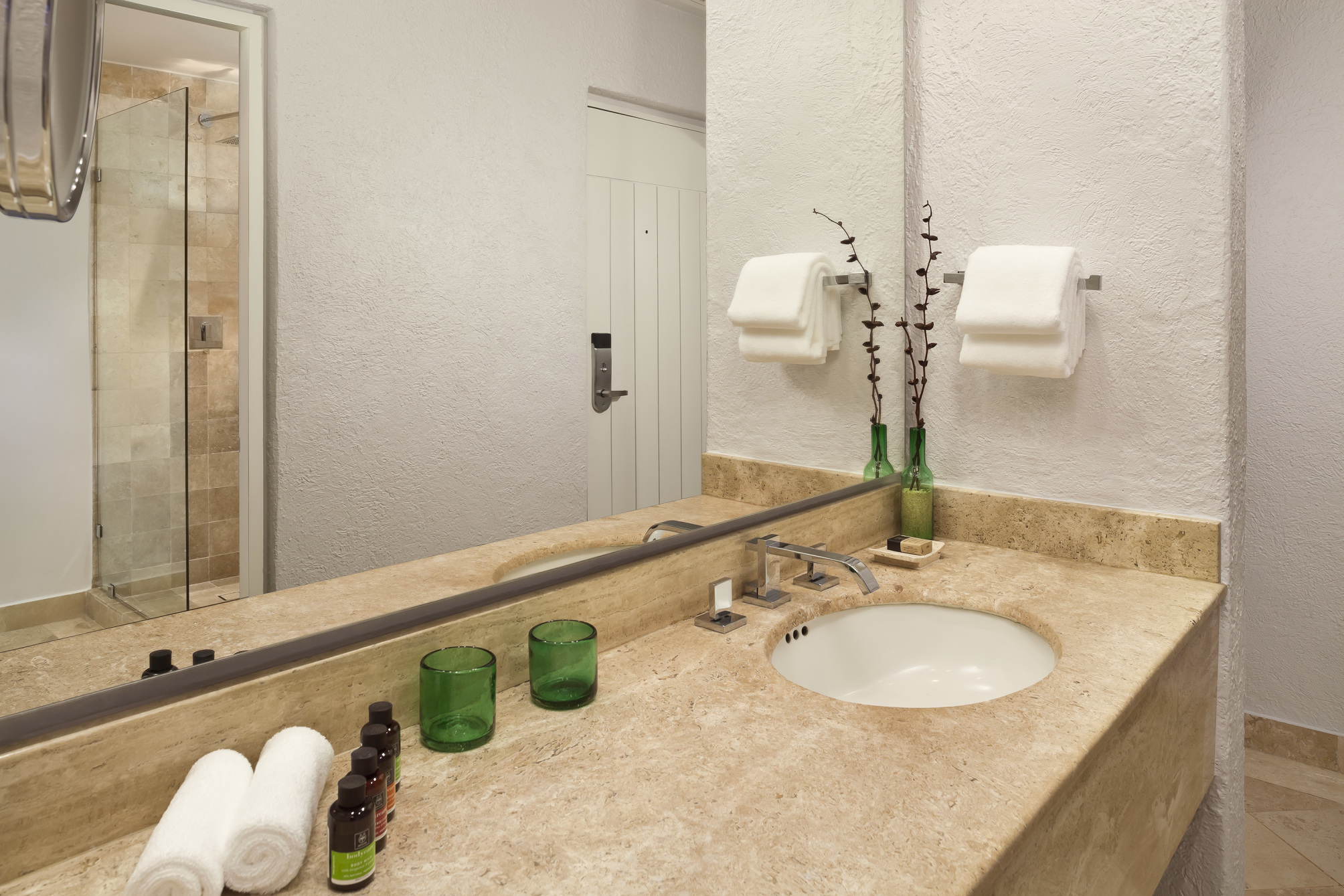 Exclusive me+ suite with hot tub and terrace single use