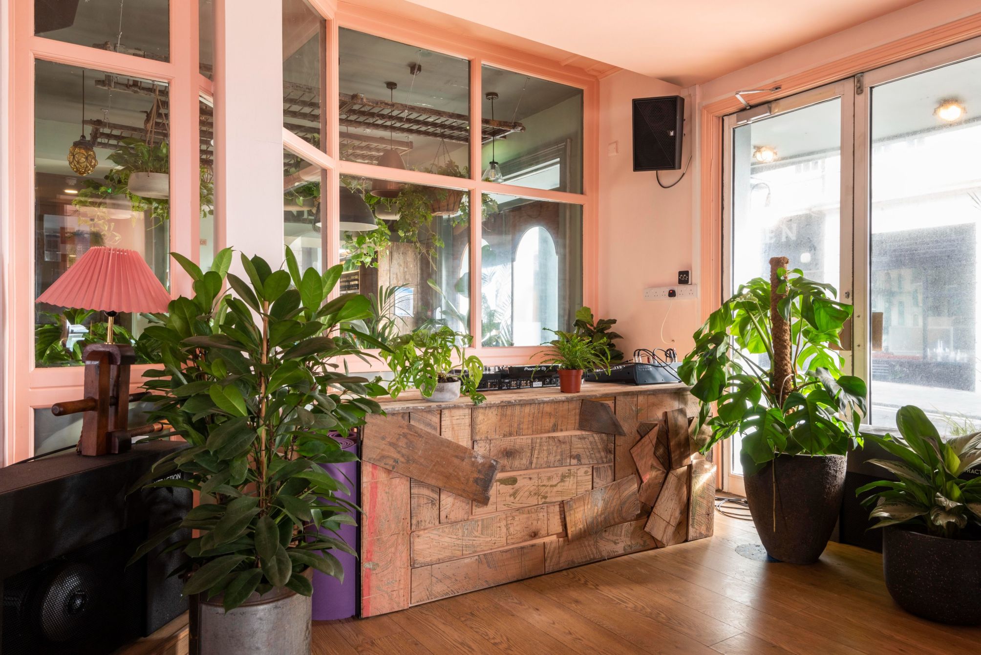 

Bologna - Brighton - Selina Brighton Hotel