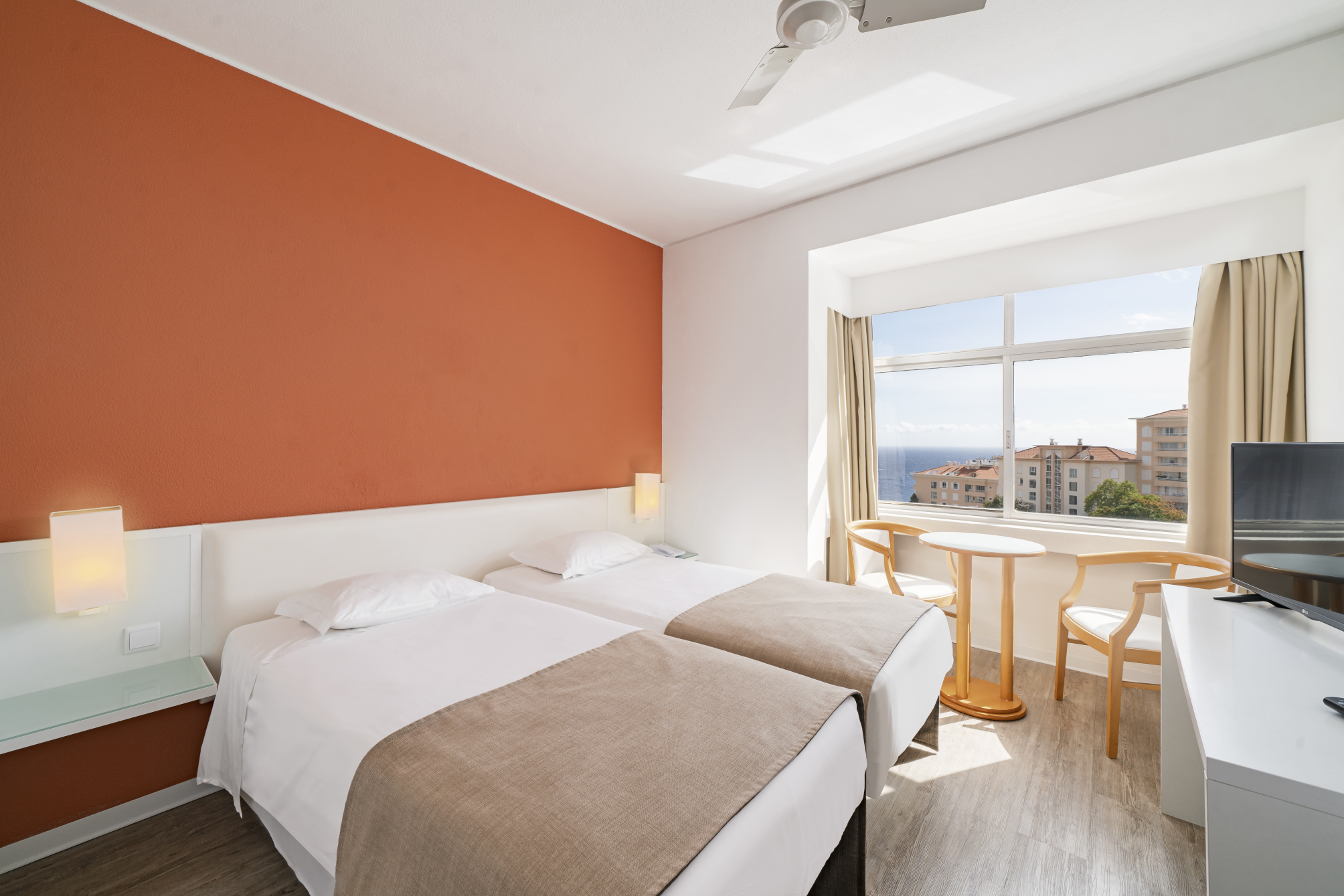 

Milano - Câmara de Lobos - Estrelicia Hotel