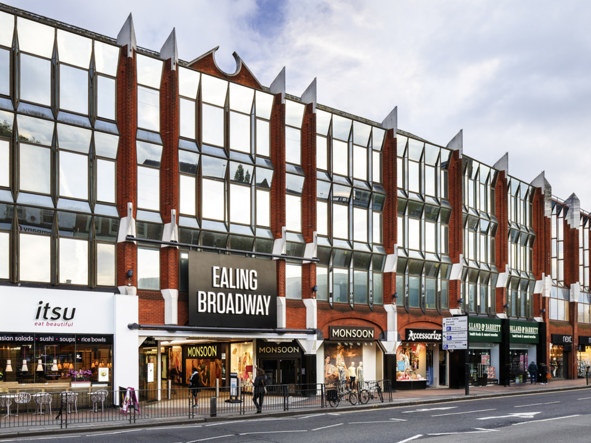 

Bologna - Hounslow - ibis Styles London Ealing
