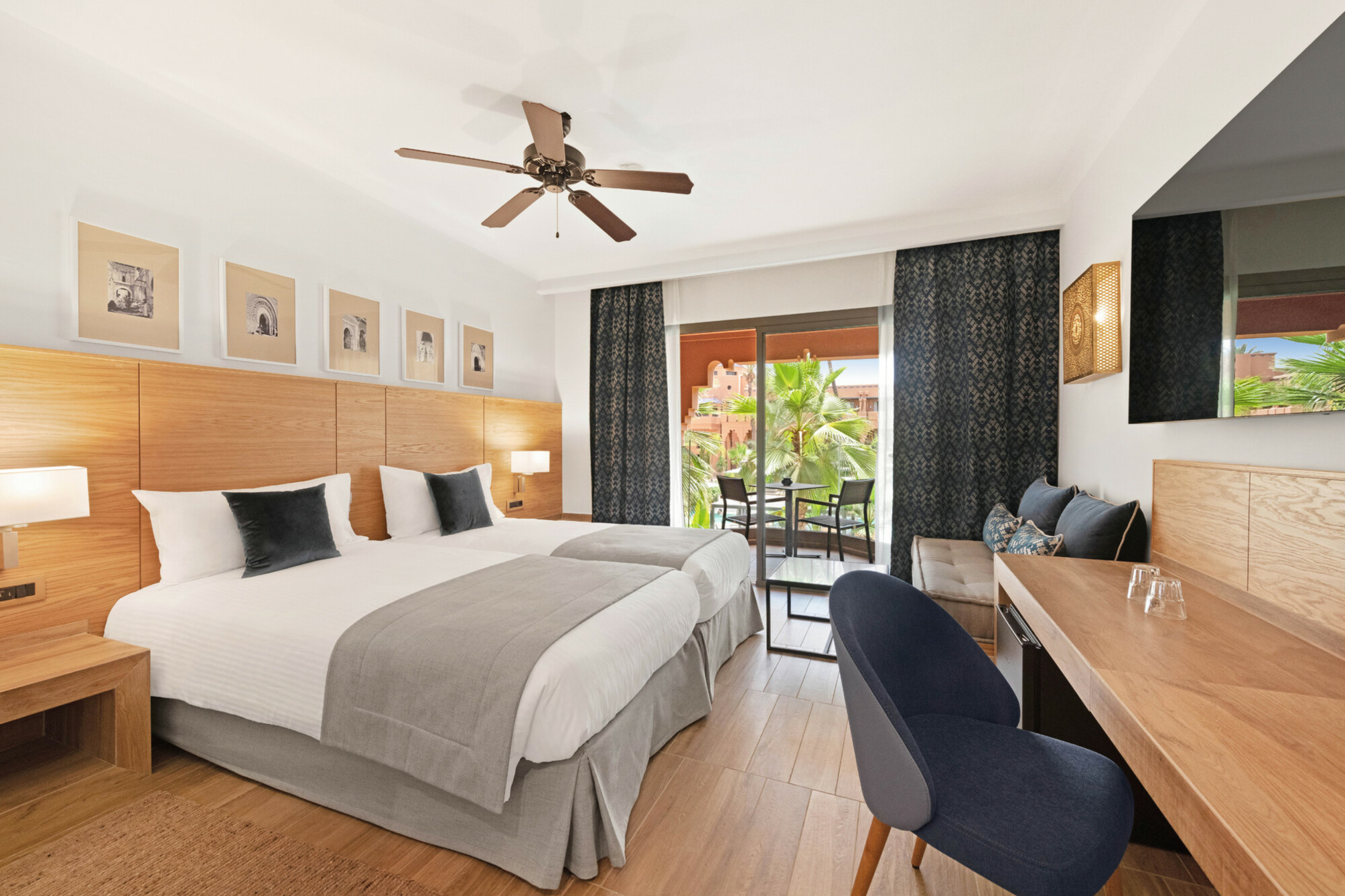 Double room with pool view