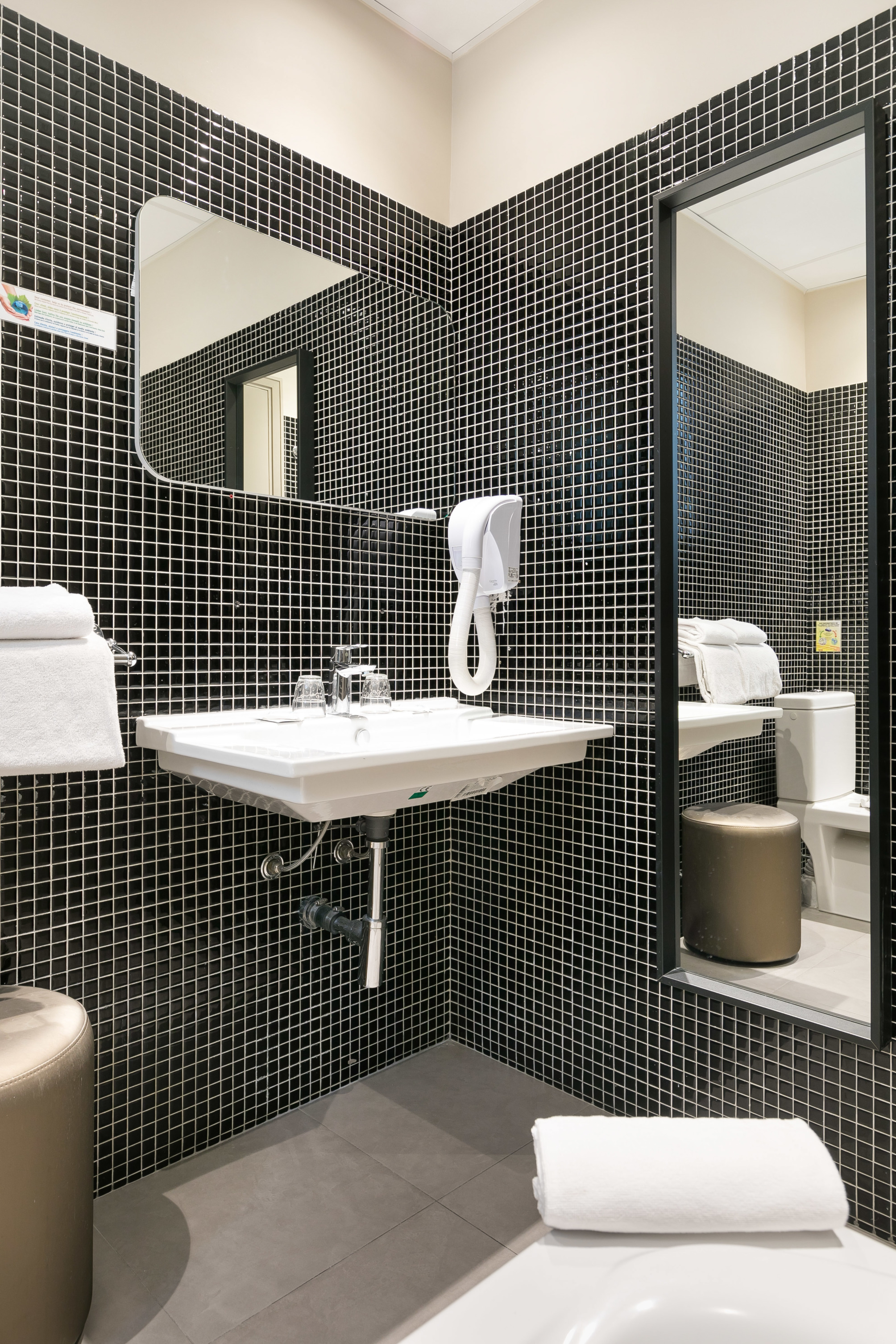 

Napoli - Saint-Tropez - Hotel Locarno