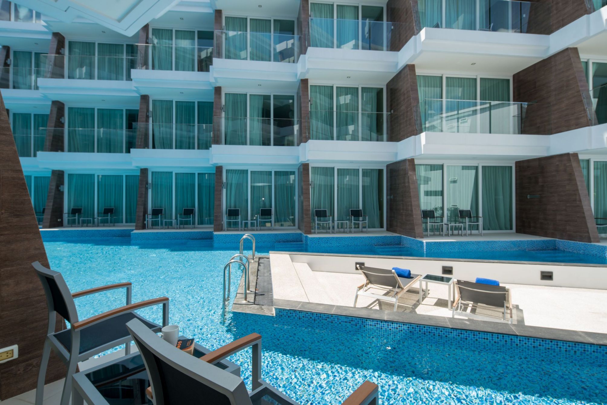 

Roma - Rawai - The Beachfront Hotel Phuket