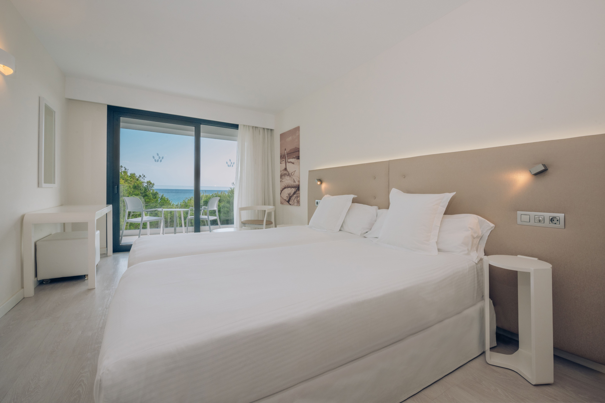 

Bari - Cala Bona - Iberostar Waves Cala Millor -Adults Only
