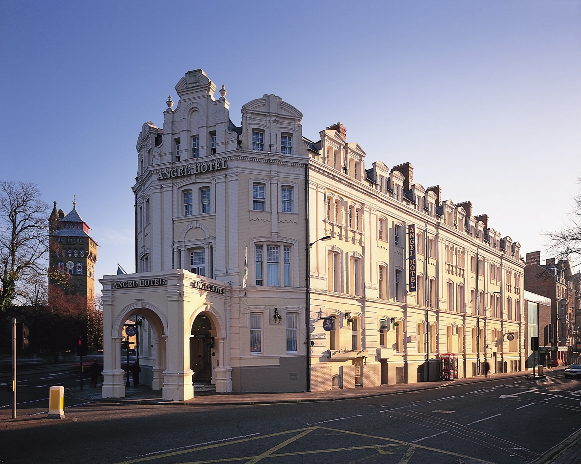 

Roma - Cardiff - The Angel Hotel