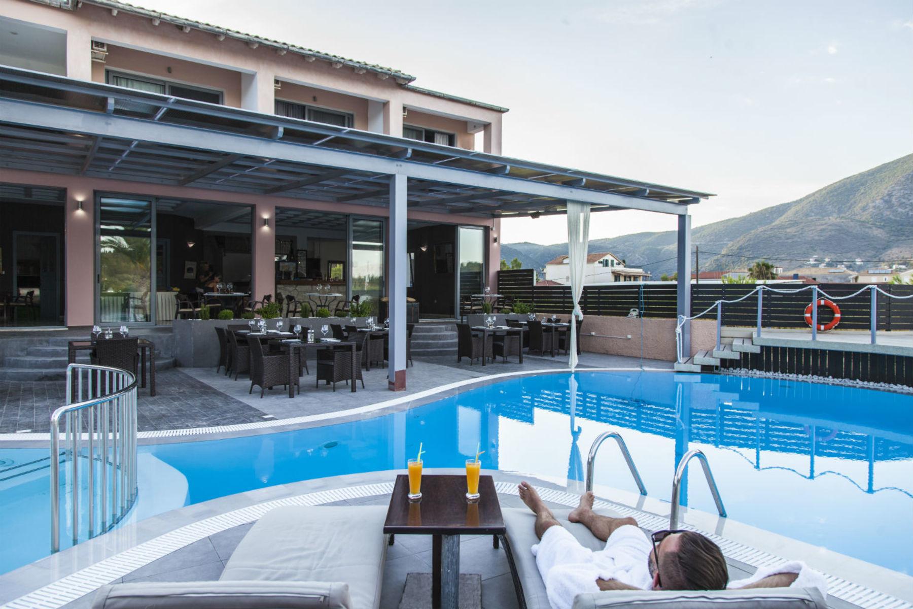 

Milano - Mikros Gialos - ARMONIA HOTEL