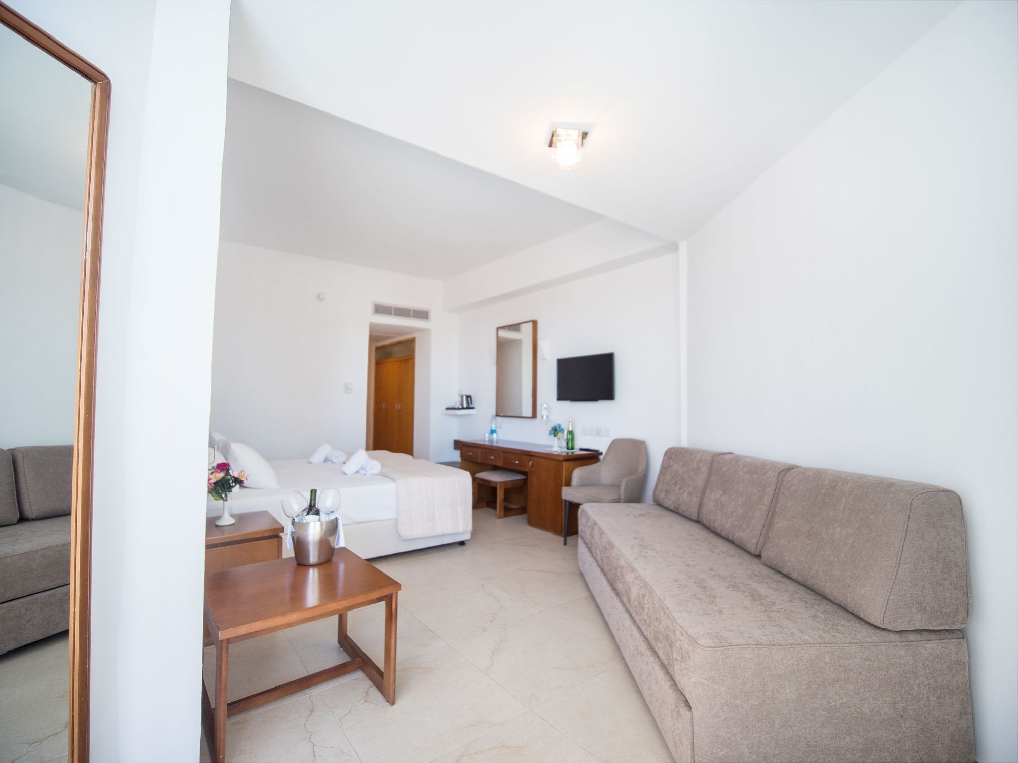 

Roma - Khlorakas - Avlida Hotel