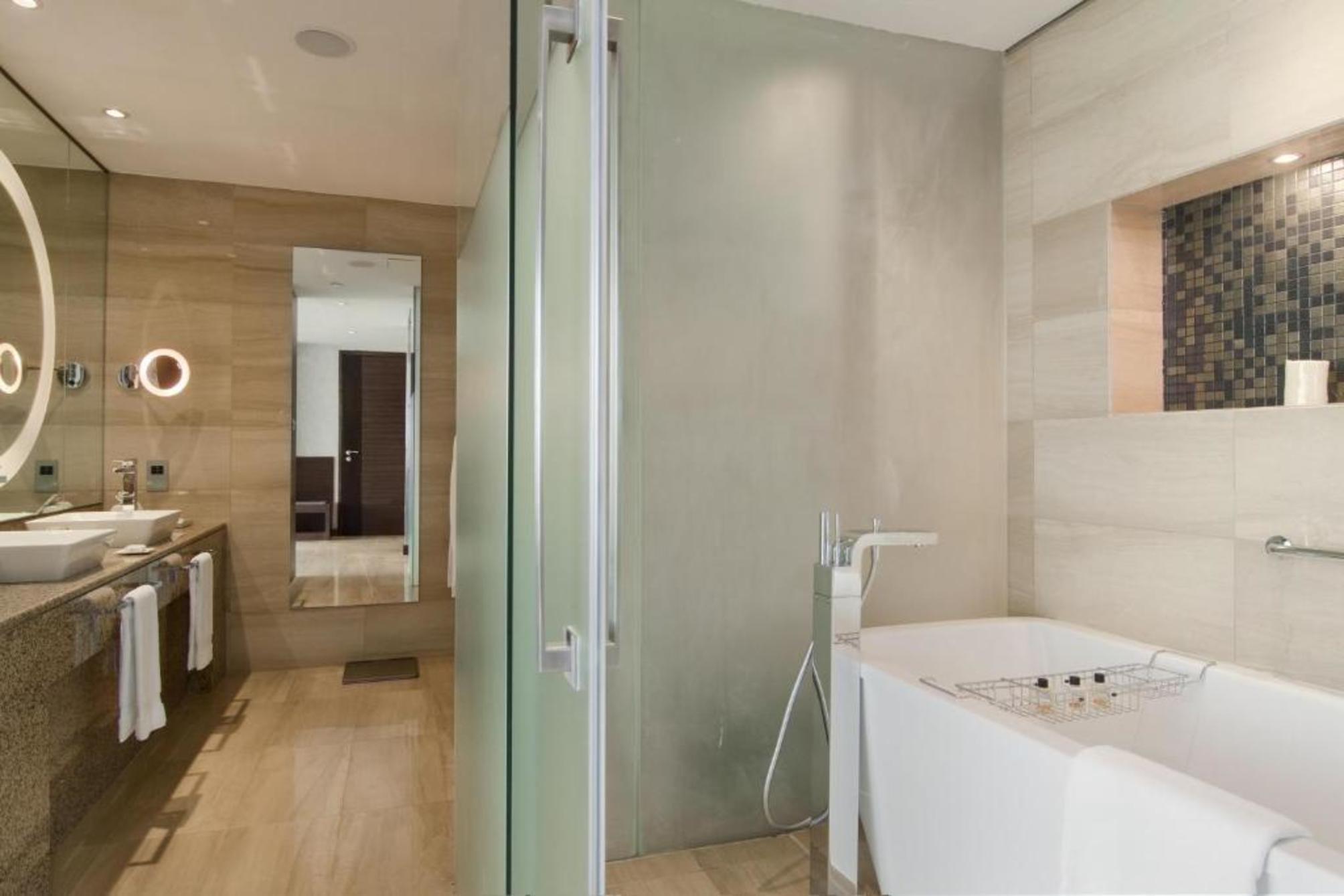 

Napoli - Abu Dhabi - Fairmont Bab Al Bahr