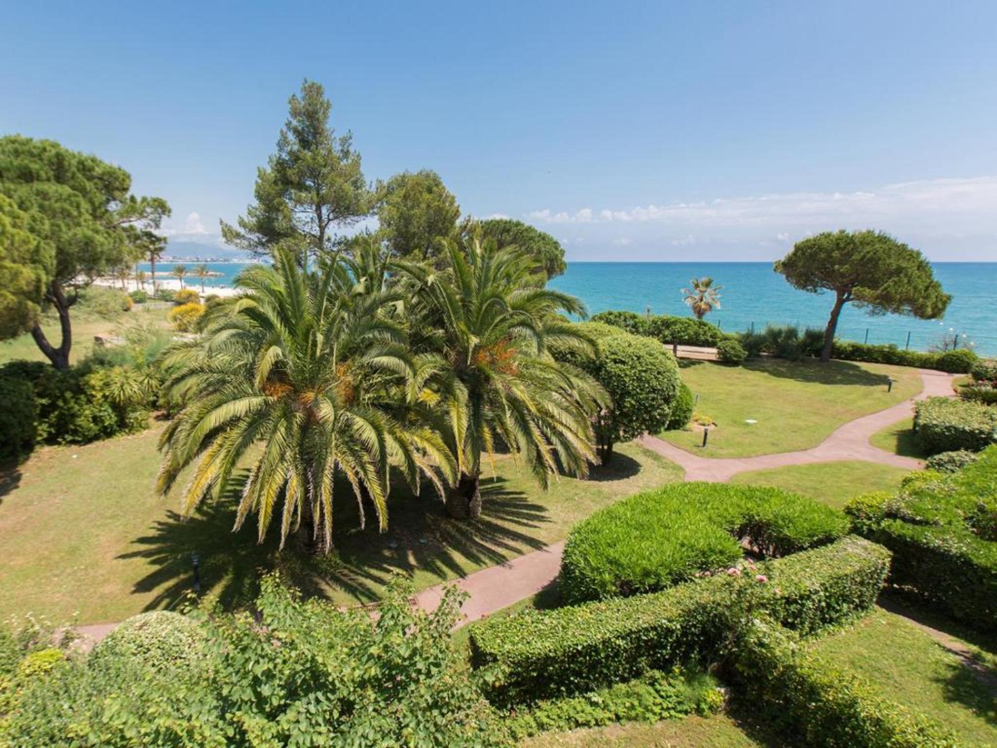 

Napoli - Antibes - Juan Les Pins - Hôtel Bahia