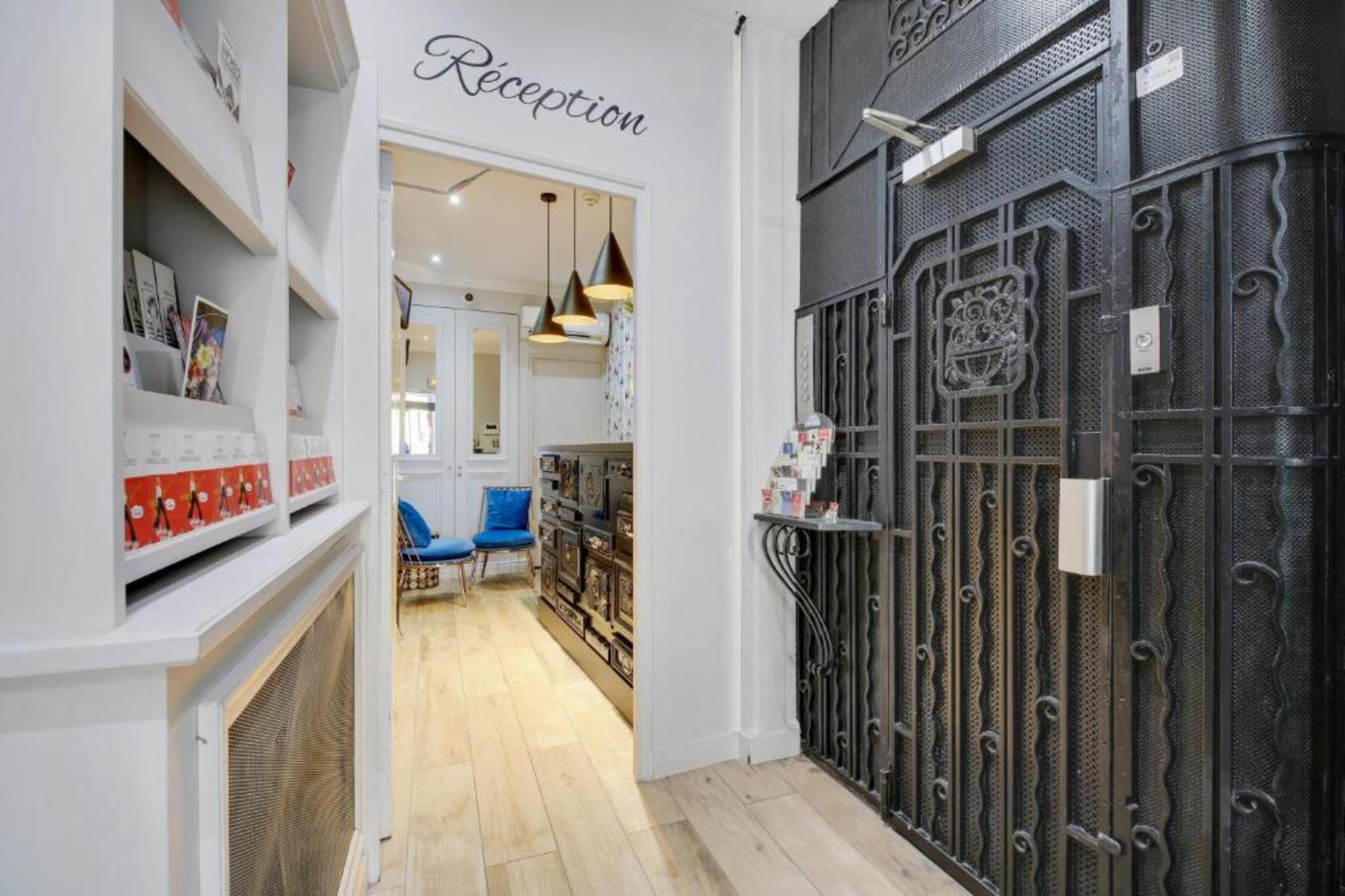 

Bologna - Clichy - Hotel Riviera Elysées