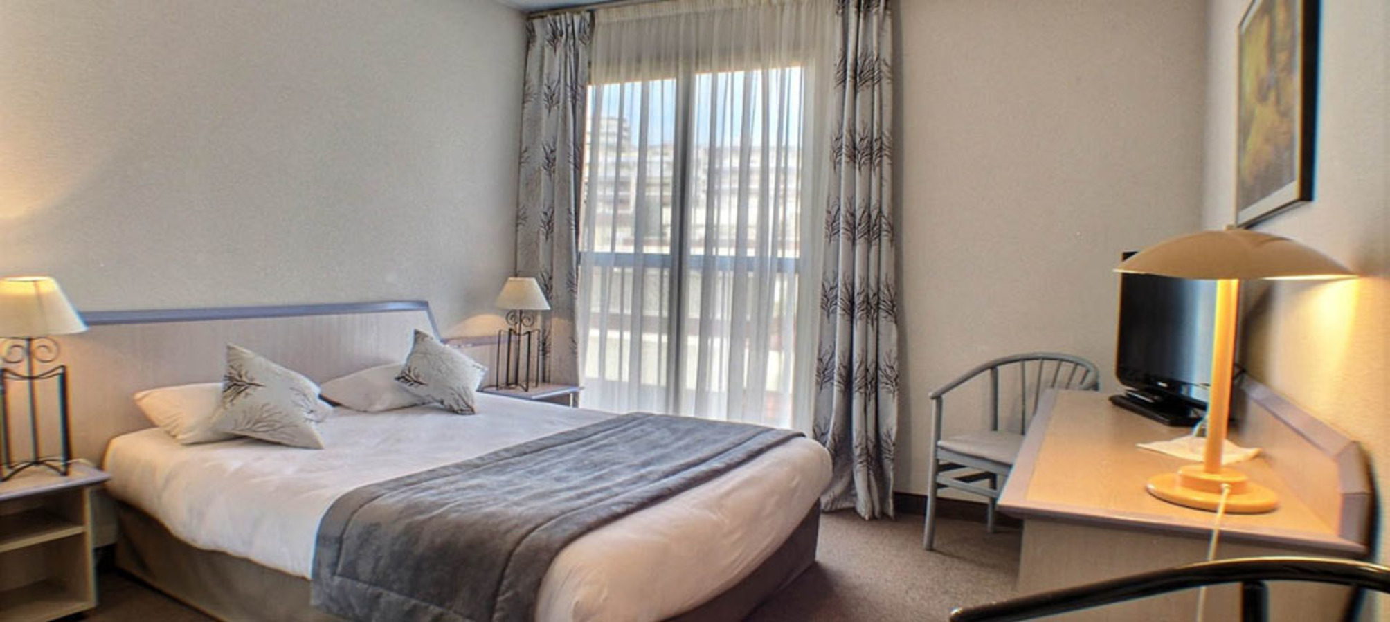 

Milano - Vallauris - Adonis Cannes - Hôtel Thomas