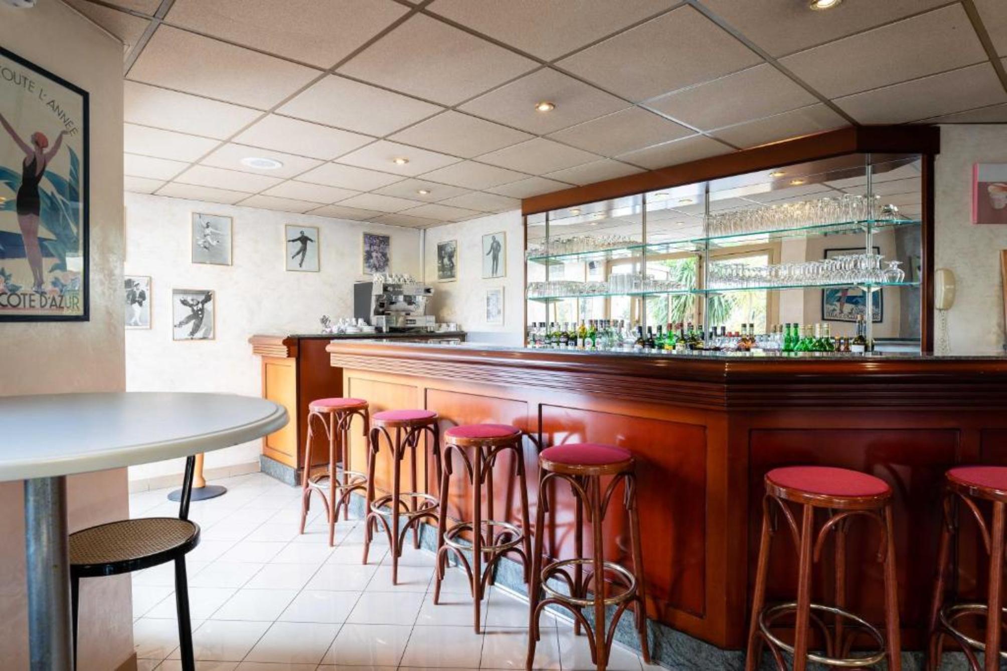 

Roma - Antibes - Juan Les Pins - Adonis Cannes - Hôtel Thomas