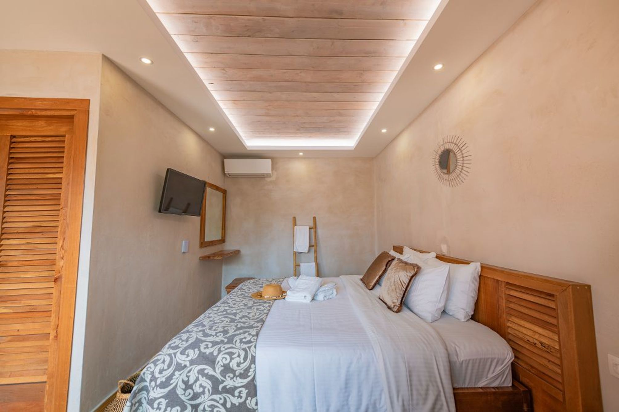 

Bologna - Kavos - Ekati Mare Boutique Resort