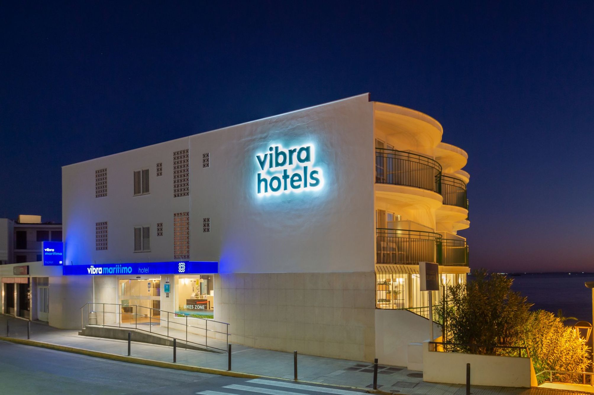 

Cagliari - Playa d'en Bossa, Ibiza - Hotel Vibra Maritimo
