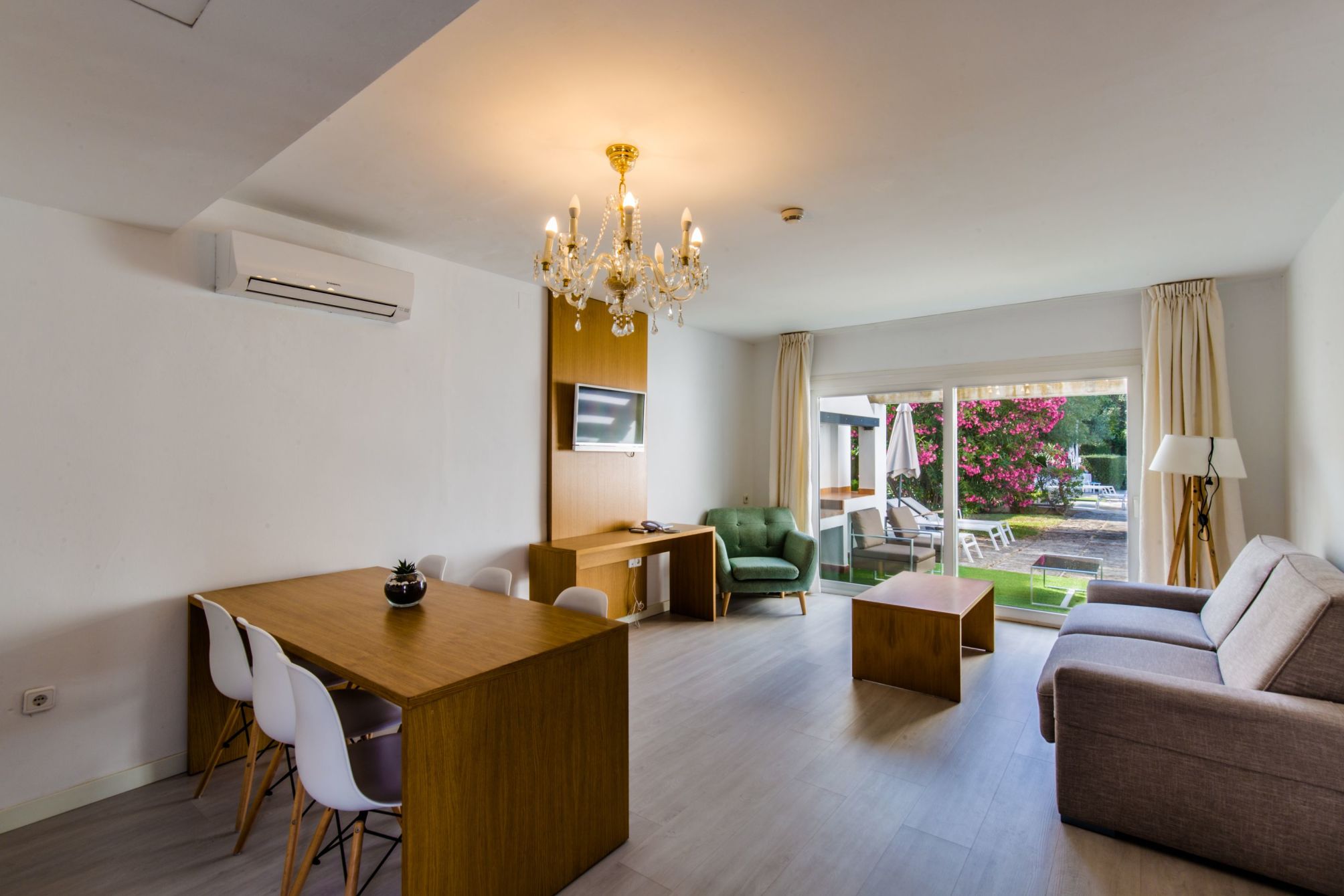 

Brindisi - Paguera - Hotel La Pérgola Mallorca