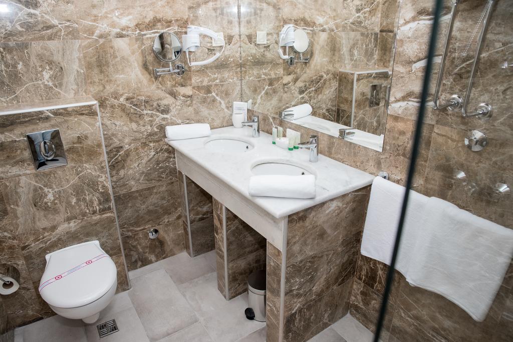 

Milano - Podgorica - Hotel Crnogorska Kuća