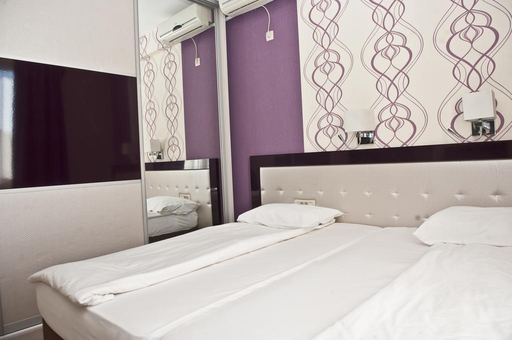 

Napoli - Podgorica - Hotel Crnogorska Kuća