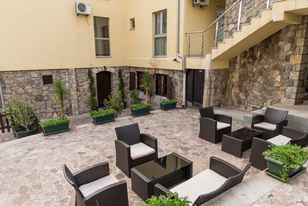 

Milano - Podgorica - Hotel Crnogorska Kuća