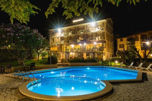 

Napoli - Gargnano - Hotel Adria & Resort