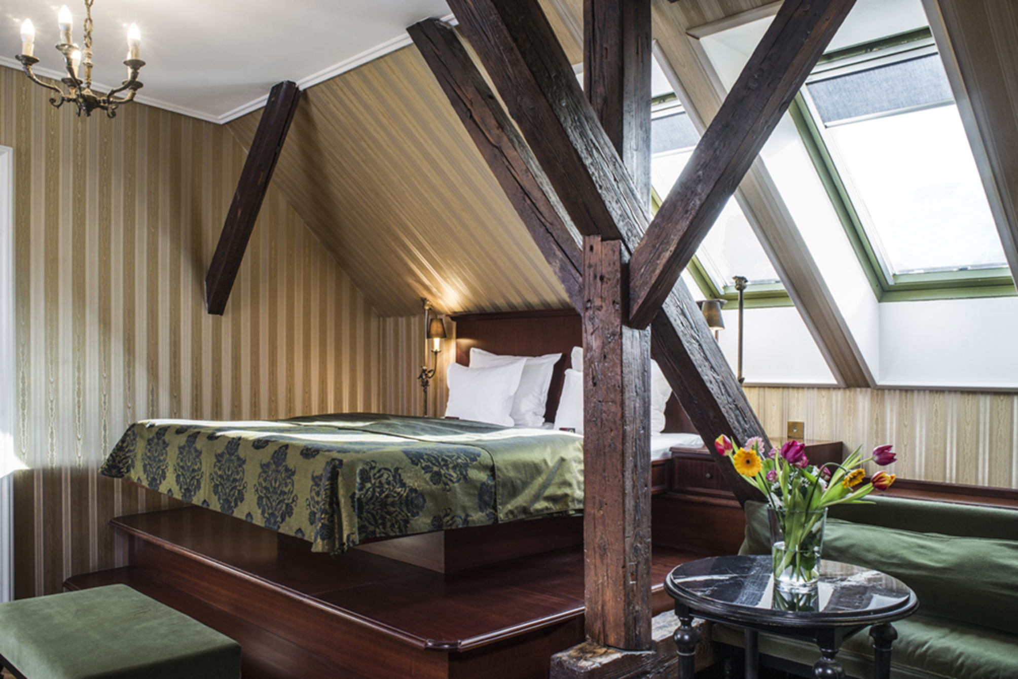 Attic Twin Room 