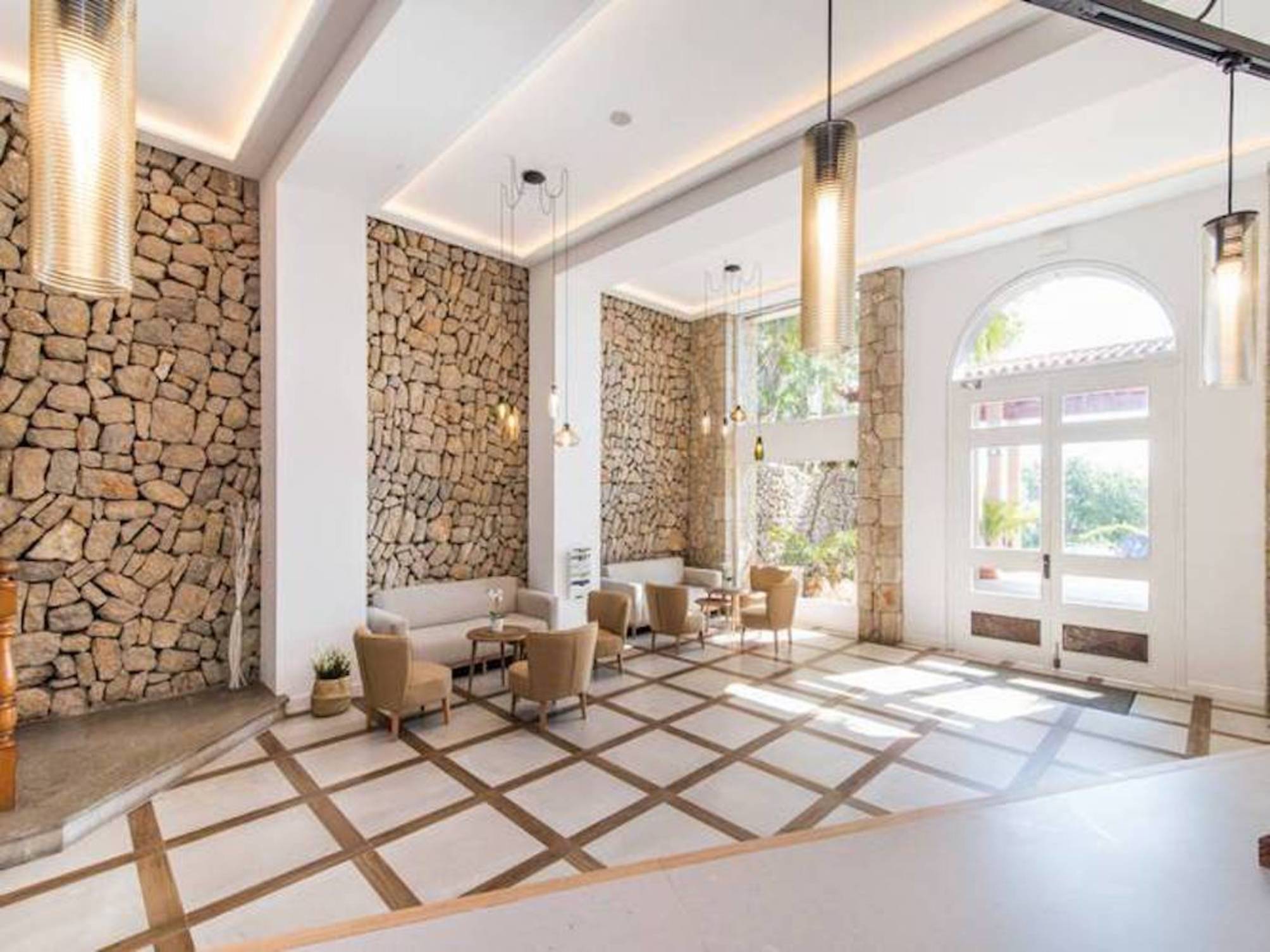 

Bari - Cala Ratjada - Hotel Na Taconera