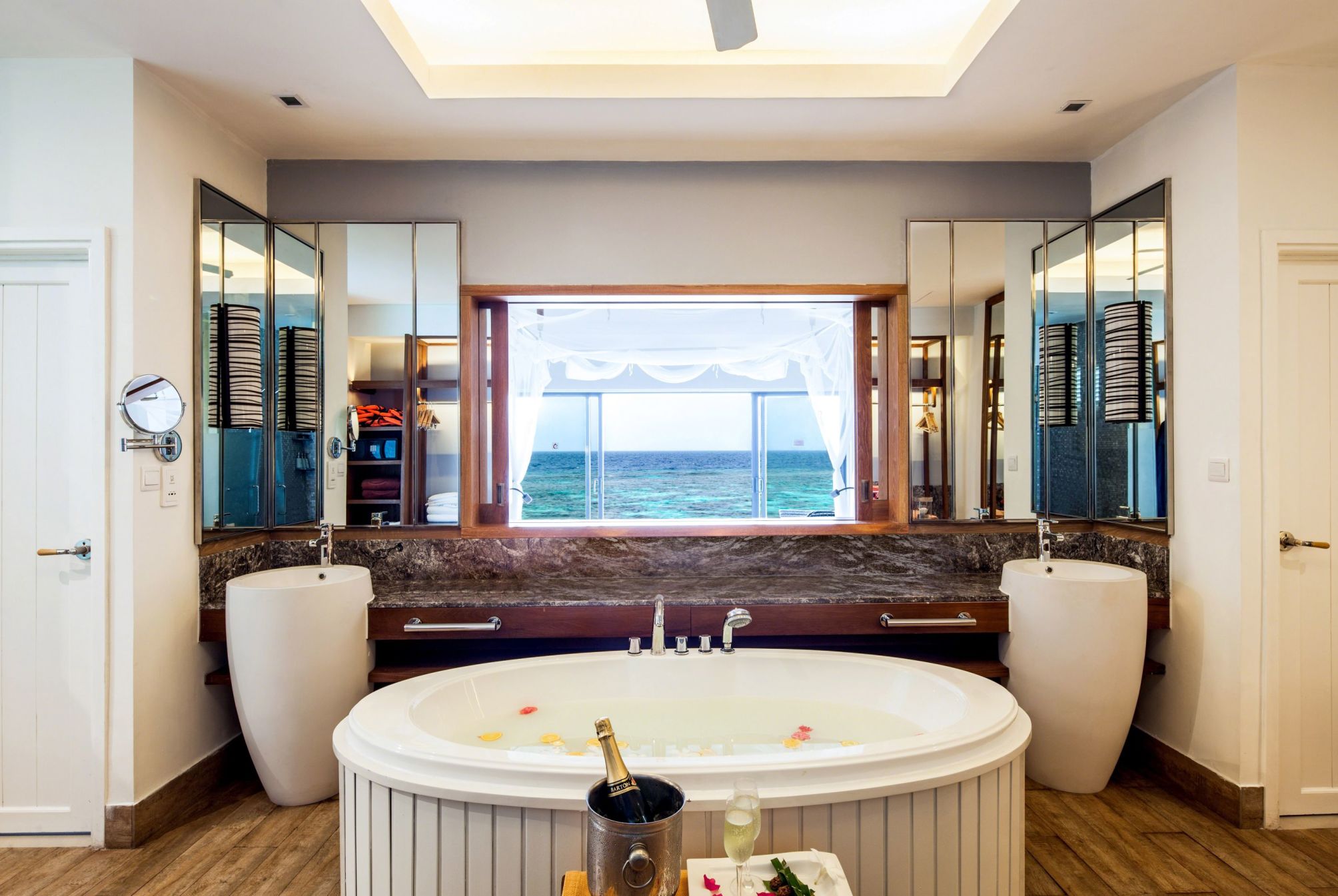 

Roma - Isola di Dhangethi - Centara Grand Island Resort & Spa Maldives