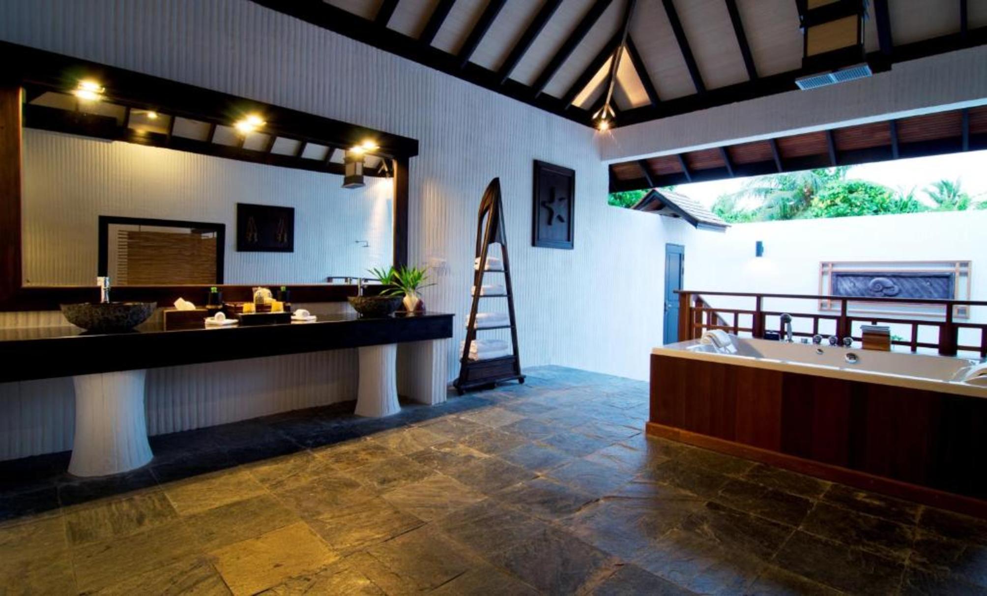 

Roma - Alidhoo - Hideaway Beach Resort & Spa Maldives