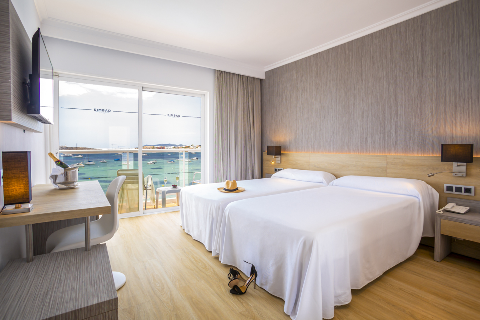 

Catania - Playa d'en Bossa, Ibiza - Hotel Simbad