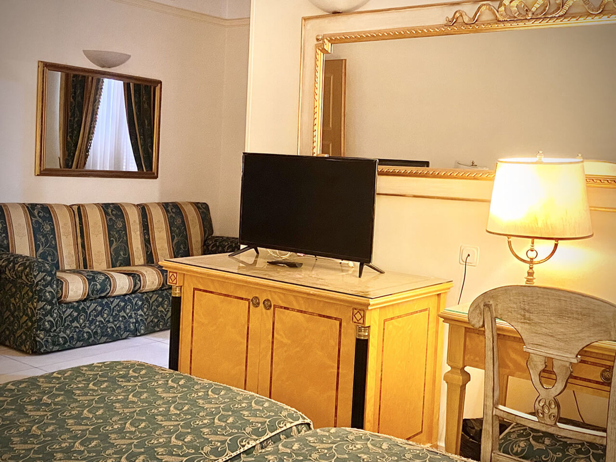 

Catania - Roma - Hotel Champagne Palace