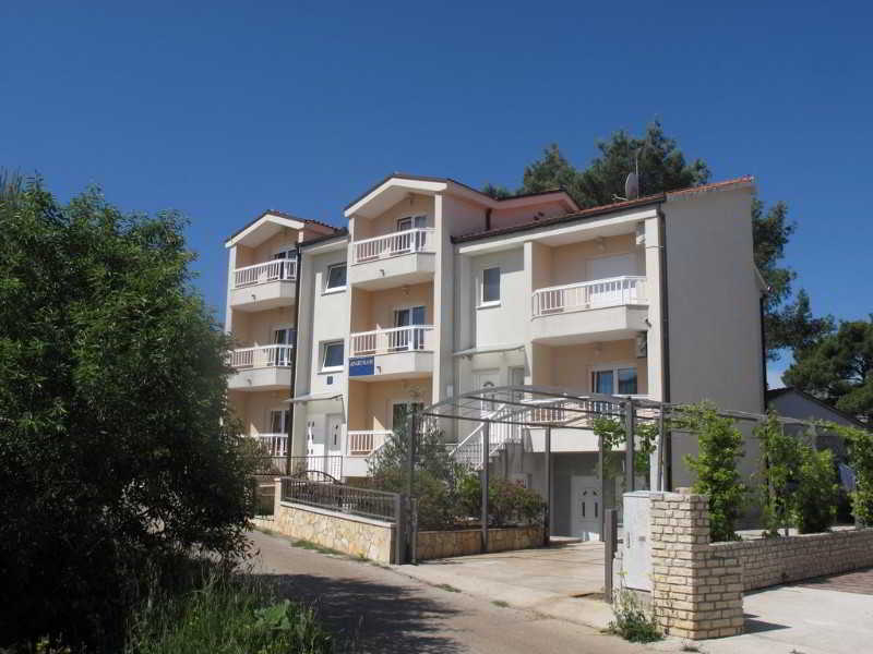 

Milano - Sveta Nedelja, Lesina - Apartments Mia