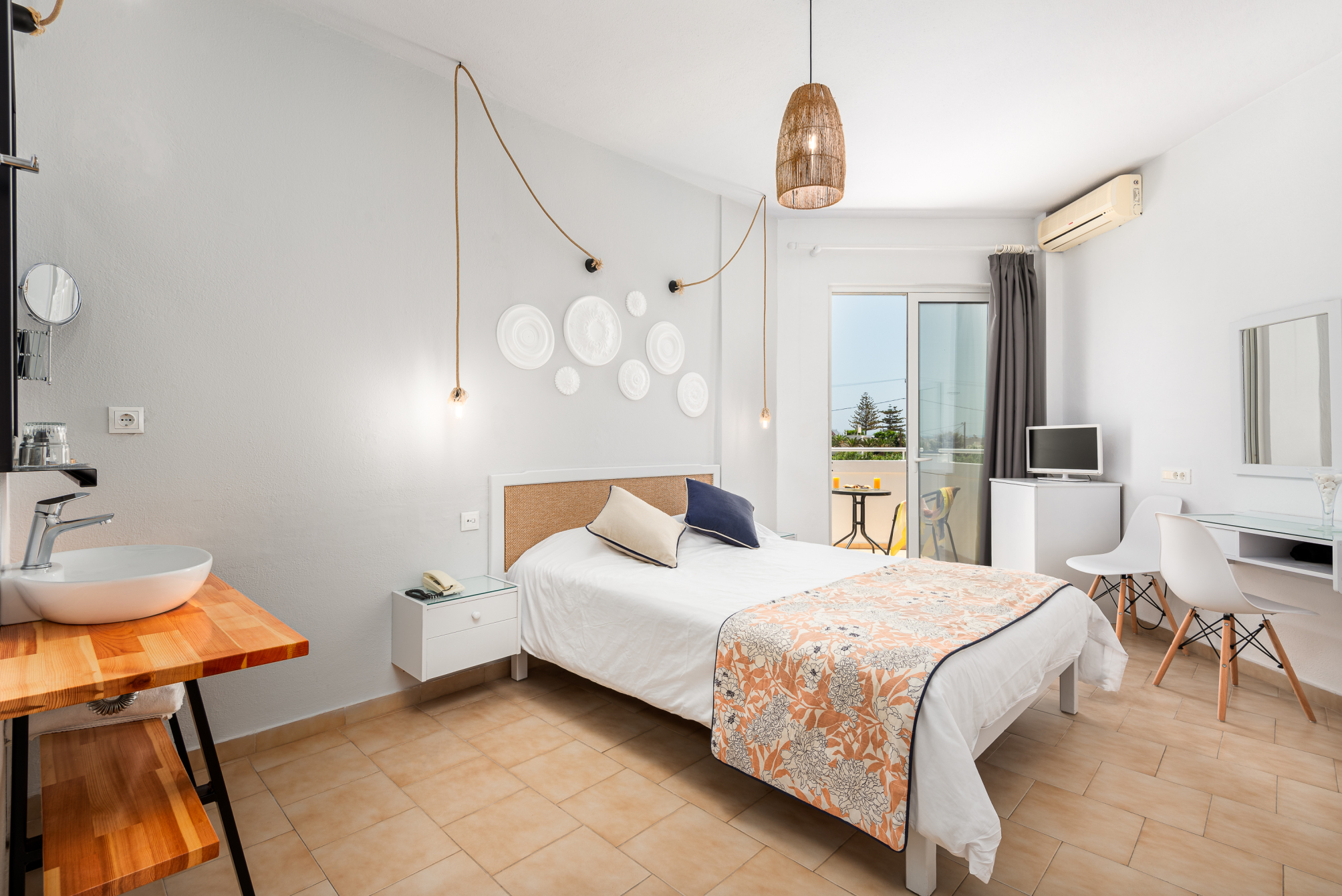 

Verona - Kolimbari - Mrs Chryssana Beach Hotel